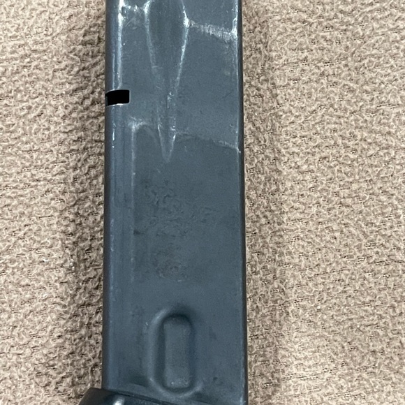Sig Sauer P229 .40 cal 12 round magazine - Picture 4 of 4